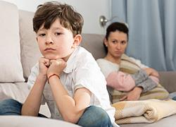 Πώς να κάνετε ένα παιδί που έχει πέσει θύμα bullying να σας εμπιστευθεί