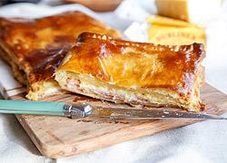 Εύκολη ζαμπονοκασερόπιτα και για το σπίτι και για το σχολείο!