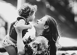 Καθώς μεγαλώνει το παιδί, μεγαλώνει κι η αγάπη μας;