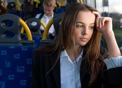 «Η κόρη μου αδιαθέτησε πρώτη φορά στο λεωφορείο και τη βοήθησε ένα αγόρι»