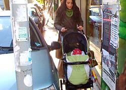 Η βόλτα με το παιδικό καρότσι στην Αθήνα, είναι πραγματικό κατόρθωμα!