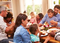 5 τύποι φίλων και συγγενών που συναντάς σε κάθε οικογενειακή συγκέντρωση 