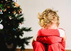 Τα Χριστούγεννα ενθουσιάζουν αλλά και κουράζουν τα παιδιά. Ας δείξουμε κατανόηση... 