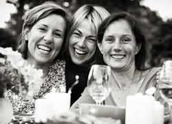 «Το να περνάς χρόνο με τις κολλητές σου κάνει καλό στην υγεία σου!» λένε οι επιστήμονες