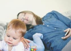 Οι εργαζόμενες μαμάδες δεν έχουν ρεπό ούτε σαββατοκύριακα!