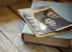 Φεύγουν οι άνθρωποι μαμά, κι αφήνουν πίσω τους χιλιάδες αναμνήσεις…