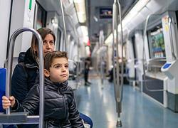 Κινδυνεύουμε με τα παιδιά από τον κορονοϊό όταν χρησιμοποιούμε τα μέσα μεταφοράς;