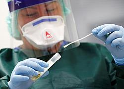 Τι να κάνετε αν έχετε εκτεθεί στον κορονοϊό για να μην κινδυνεύσουν τα παιδιά και οι δικοί σας