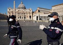 «Στην Ιταλία κρατάμε την ανάσα μας. Πεθαίνουμε. Και περιμένουμε...» 