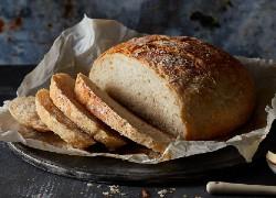 Ψωμί χωρίς ζύμωμα κι ακόμη 2 εύκολα ψωμιά για τις μέρες της καραντίνας