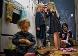 «Πραγματικοί ήρωες είναι οι γονείς που μένουν σε σπίτια 50 τμ με 2 ή 3 παιδιά»