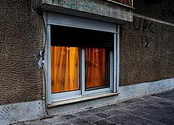 Το «μένουμε σπίτι» δεν είναι για όλους το ίδιο-η φωτογραφία που δείχνει τη σκληρή πλευρά της καραντίνας