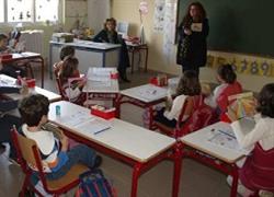 Το άνοιγμα των δημοτικών σχολείων θα βοηθήσει ή θα μας κοστίσει περισσότερο;