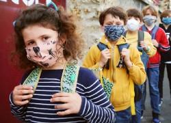 Με αντιδράσεις και ανησυχία ανοίγουν σταδιακά τα σχολεία σε όλη την Ευρώπη