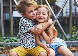 Αδέλφια: ένας ισχυρός δεσμός αγάπης που κρατάει μια ζωή