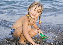 Οι κίνδυνοι που κρύβει το καλοκαίρι για τα παιδιά και πώς να τους αντιμετωπίσετε