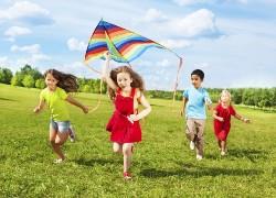 4 συμβουλές της Μοντεσσόρι για ένα τέλειο καλοκαίρι με τα παιδιά