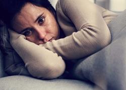 «Για την μητέρα μου ήμουν αόρατη»: μια γυναίκα που μεγάλωσε παραμελημένη εξομολογείται