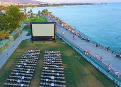 5 θερινοί δίπλα στη θάλασσα για σινεμαδάκι μετά την παραλία