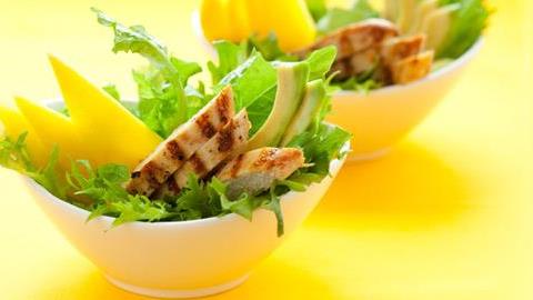 Δροσερές καλοκαιρινές σαλάτες για αδυνάτισμα