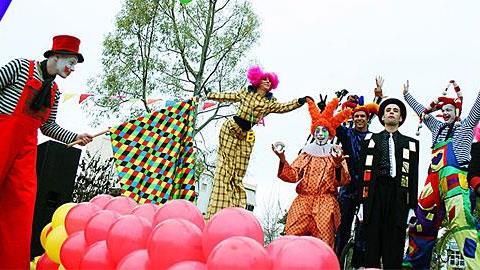 Ιδέες για σαββατοκύριακο: Τσίρκο, θέατρο και ανταλλαγές ρούχων