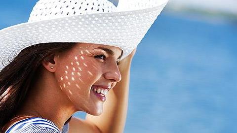 Tips για τέλειο καλοκαιρινό μακιγιάζ