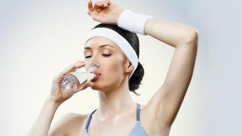 Άσκηση το καλοκαίρι: Πώς να προστατευτείτε από τη ζέστη