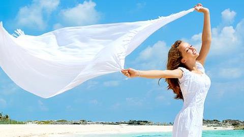 5 λευκά σύνολα για το καλοκαίρι