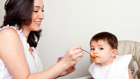 Τα «ναι» και τα «όχι» όταν ταΐζετε τα παιδιά