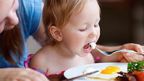 Συμβουλές για τη σωστή διατροφή του νηπίου