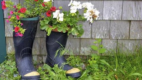 Ιδέες για όμορφες γλάστρες από παλιά αντικείμενα 