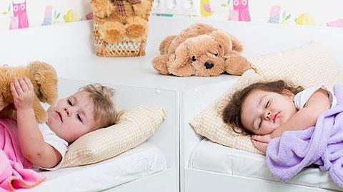 Δύο παιδιά στο ίδιο δωμάτιο: Συμβουλές αρμονικής συμβίωσης