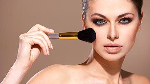 Ανανεωθείτε πλήρως με 8 μυστικά του μακιγιάζ 