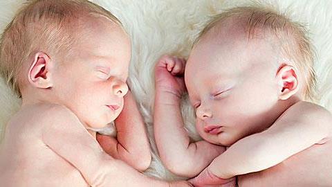 Ποιες είναι οι πιθανότητες να συλλάβει μία γυναίκα δίδυμα