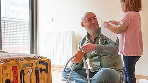 Πώς μπορεί ο μπαμπάς να βοηθά με τις δουλειές του σπιτιού;