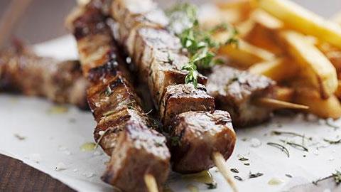 Οι καλύτερες συνταγές για σπιτικό σουβλάκι