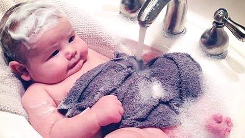 Δείτε το πιο γλυκό και το πιο... βαρύ μωρό για το 2013!