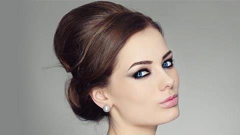 Πώς θα κάνετε τα πιο εντυπωσιακά βραδινά χτενίσματα του χειμώνα