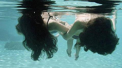 I am not the Cancer: Σπουδαία έκθεση για τον καρκίνο του μαστού στο Gazarte