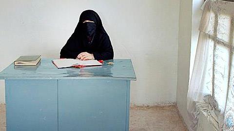 Οι δημόσιοι υπάλληλοι σε οκτώ χώρες του κόσμου: Μοναδικό φωτορεπορτάζ!