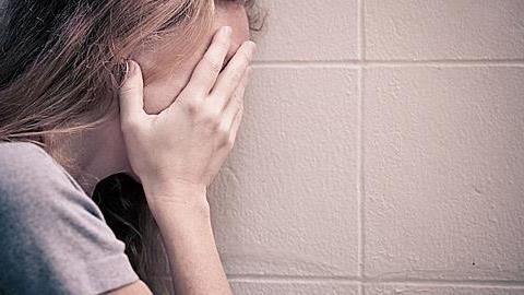 Κρίση πανικού: Τα αίτια, τα συμπτώματα και η σωστή αντιμετώπιση