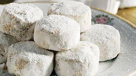 Λαχταριστές συνταγές για αφράτους κουραμπιέδες