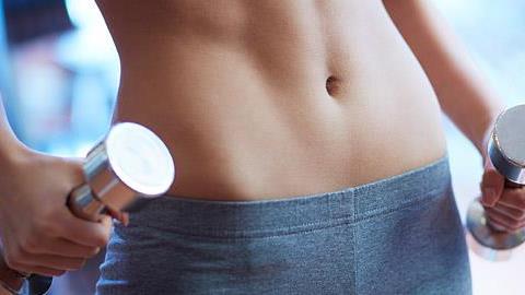 Γυμναστική με βαράκια: Άμεση τόνωση με 8 αποτελεσματικές ασκήσεις!