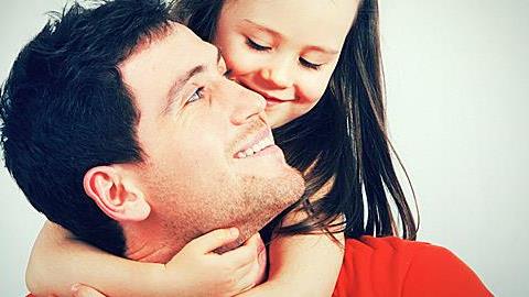 Χριστουγεννιάτικα δώρα για τον μπαμπά έως 50 ευρώ