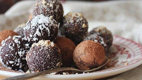 Γλυκές και αλμυρές συνταγές με τα γιορτινά ...περισσεύματα!