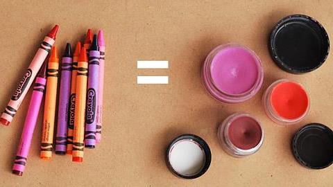 Φτιάξτε μόνες σας κραγιόν με τα πιο όμορφα χρώματα για τα χείλη!