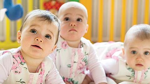 Ξεκαρδιστικό βίντεο: Τι σκαρφίζονται αυτά τα τρίδυμα για να παίξουν μαζί!