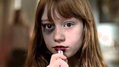 Σαν τη μαμά μου: Η νέα καμπάνια κατά της ενδοοικογενειακής βίας θα σας συνταράξει