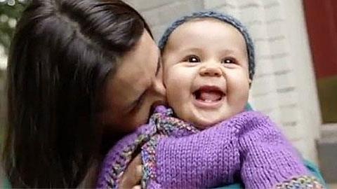 Εσύ με έκανες μητέρα: Όλη η αλήθεια της μητρότητας σε ένα υπέροχο βίντεο