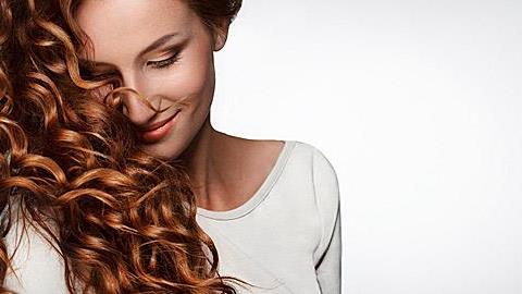 Τα πιο σέξι χτενίσματα για σγουρά μαλλιά!